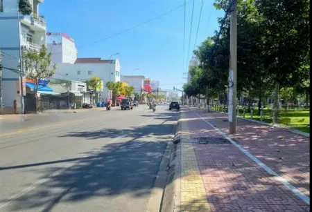 Cần bán 2 lô liền kề mặt tiền đường lớn võ văn kiệt đối diện công viên vvk gần ngay siêu thị lotte