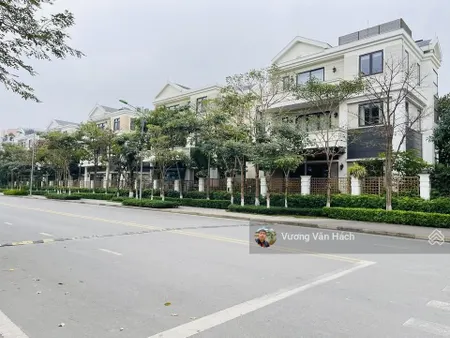 Chính chủ bán biệt thự starlake tây hồ tây nhà đẹp view hồ nội thất xịn về ở ngay 230m2x4t