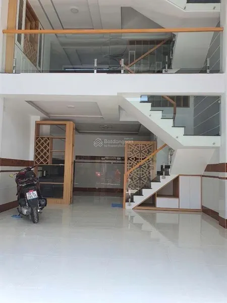 Bán nhà mặt phố võ văn hát, 6,1 tỷ, 60m2, 4pn, 5wc, q9, hcm,đường xe tải thông.