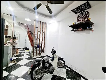 Chỉ 4.0x tỷ nhà mới 5 tầng sát đại học đại nam gần ga tàu điện 0977 690 ***