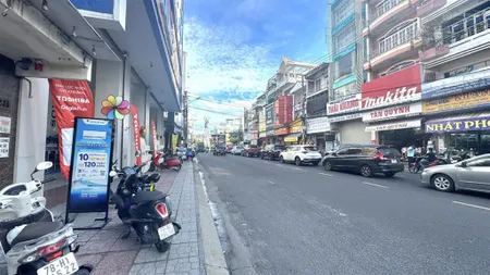 Bán đất tặng nhà ngang 5,5m vị trí du lịch đắc địa ngay chợ đầm, cách biển 600m tt nha trang