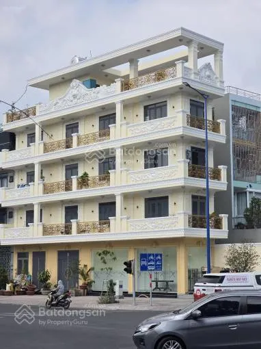Bán gấp căn góc mặt tiền lớn tên lửa 8 x 22m, 4 tầng, tt 22 tỷ