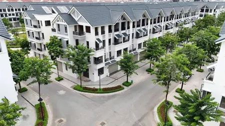Trực tiếp chủ nhà cần bán gấp liền kề lô góc đường lớn, gần trung tâm thương mại, gần hồ, giá 25 tỷ