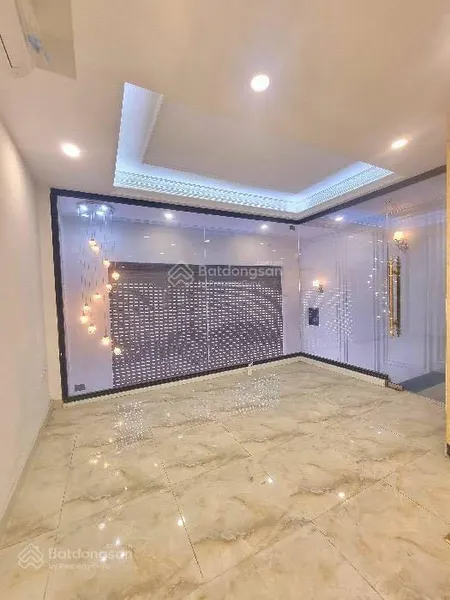 Hiếm! hoa hậu mặt phố nguyễn khang 63m2 view láng. g63 tránh đỗ, vỉa hè đá bóng. tm xịn. kd đỉnh