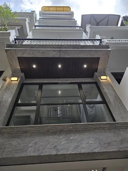 Hoàng quốc việt 65m2, 7 tầng, mt 4.5m, phân lô, thang máy, ô tô tránh, 31.8 tỷ