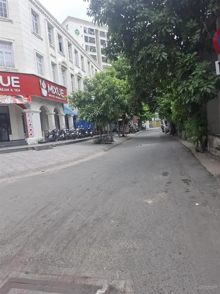 Nhà đẹp trung tâm phước long b, q9 dt 77.2m2 sân thượng trước sau vào ở ngay