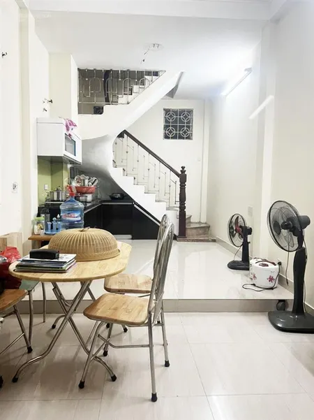 Nhanh ạ. nhà 5t x 25m2 ngõ chùa liên phái, mt 3.1m, ngõ2m, sdcc. cách mp 50m. giá 5.65 tỷ