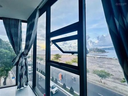Căn góc view biển phạm văn đồng (gần cạnh hòn chồng) / tp nha trang 17ty5