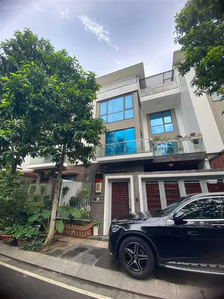 Cần bán villa compound góc 2mt dự án hado centrosa quận 10 dt 10x16m 1 trệt 3 lầu giá 70 tỷ