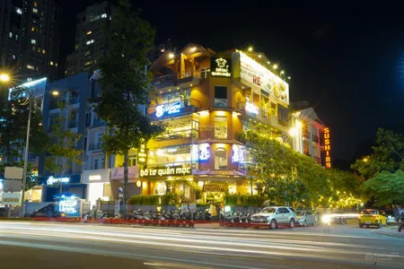 Bán nhà mt nguyễn thị thập, tân phú, quận 7, dt 14 x 30m. 3 tầng hđt 230 triệu. giá bán 95 tỷ