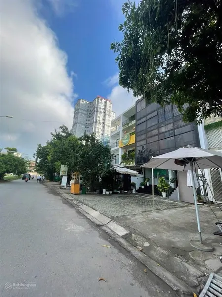 Bán toà chdv tương lai mặt tiền đường số 85 tân quy dt 10x20m hầm 7 tầng có hđ 300tr/th giá 36 tỷ