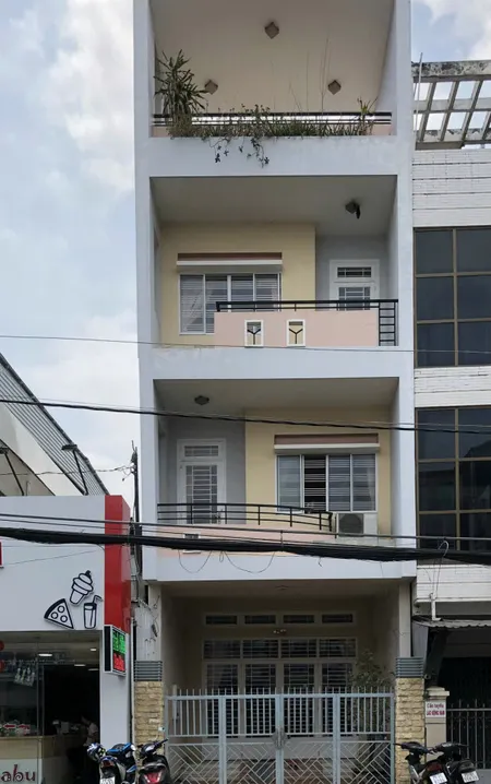 Cho thuê nhà 1 trệt 2 lầu 1 tum mặt tiền đường Nguyễn Đình Chiểu