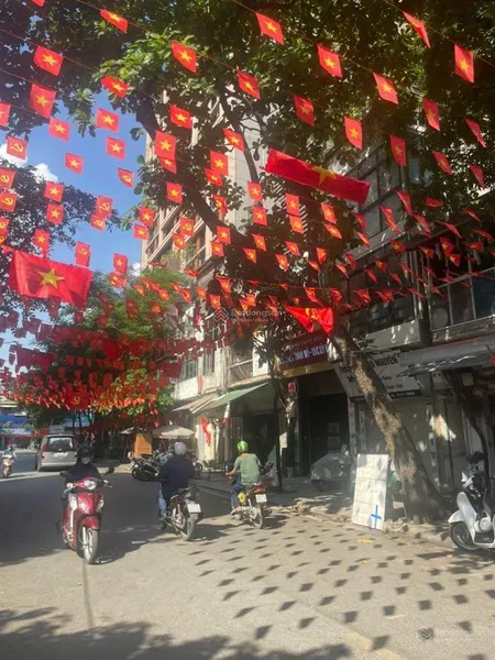 10 tỷ mặt phố đặng trần côn gần cát linh siêu hiếm đường rộng, kinh doanh sầm uất, dòng tiền tốt