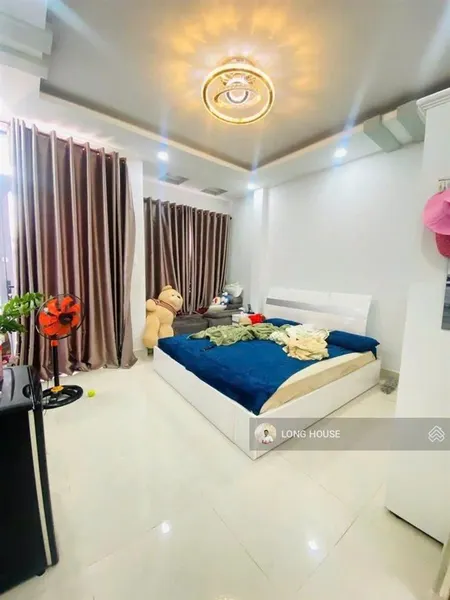 Bán nhà huỳnh văn bánh, 4x15m 4 tầng mới, 5 phòng ngủ có wc riêng, sổ vuông, không lỗi phong thuỷ
