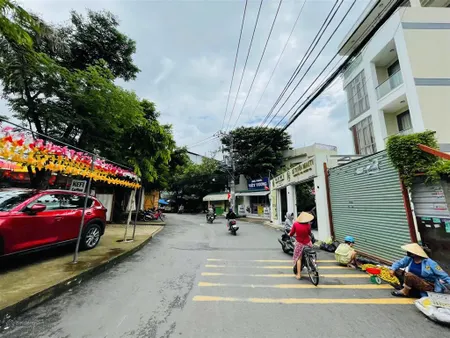 Cực hot, bán gấp nhà 2 mt đường số 10, nhà mới 5 tầng, dt 5 x 18, đang thuê 35tr/tháng, giá 12 tỷ