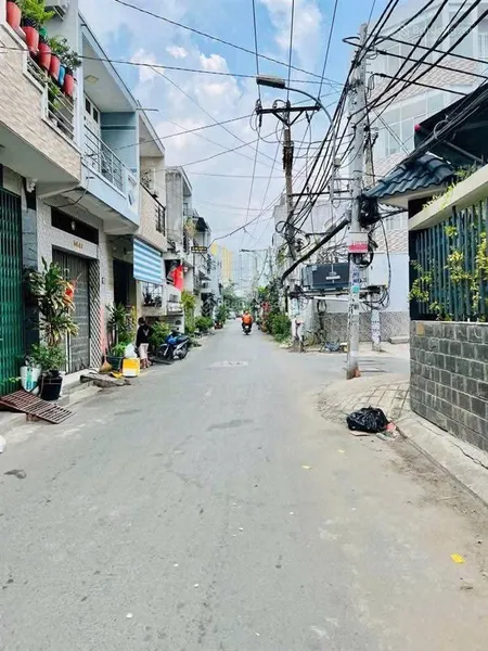 7 tỷ 100 thương lượng, bán nhà ngon 2 tầng, đường 8 mét, dt ngan 4 mét dài 19 mét