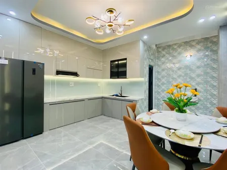 Chủ đi định cư bán nhà nguyễn văn thủđakaoq1, gần đại học kinh tế. 4tỷ550/76m2 đang cho thuê 32tr