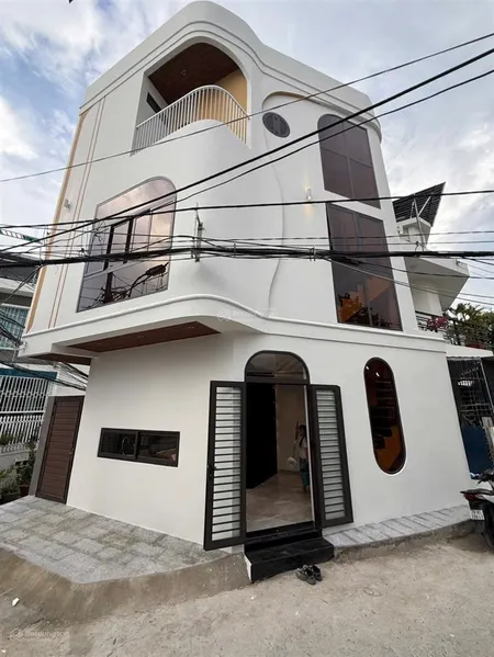 Bán nhà 3 tầng full nội thất góc 3 mặt tiền hẻm đồng nai nha trang