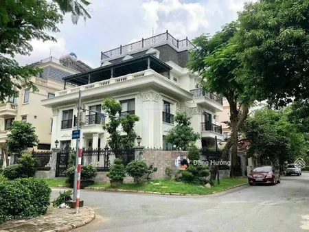Bán biệt thự căn góc sư vạn hạnh, p12, q10. dt 20x20m 3 lầu. giá 50 tỷ