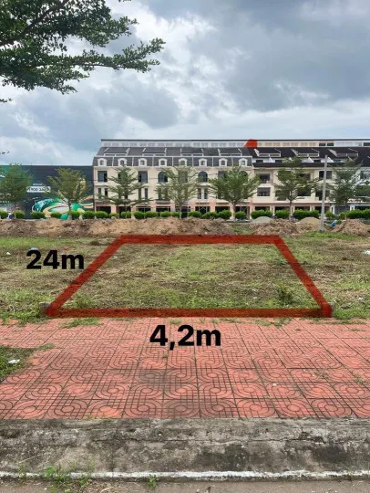 Cần bán đất nền KDC, nền đẹp đối diện công viên, thanh khoản cao sổ sẵn kí giấy sang tên trong tuần