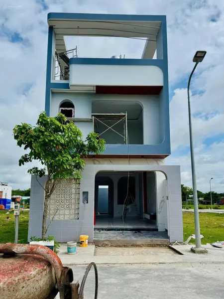 Nhà 1 trệt 3 lầu 3PN 3WC mới đẹp, xịn sò DTSD 220m giá 3,550 tỷ TL