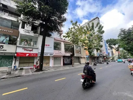 Siêu vị trí siêu hiếm! mặt tiền nguyễn trãi ngay chợ bến thành. dt 7.5x18m giá chỉ 110 tỷ. quá tốt