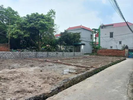 Duy nhất 1 lô đất thổ cư. giá hơn tỷ ngay kcn qv2. cách trục chính chợ hữu bằng 50m2 đất mt 4,5m
