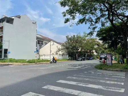 Bán lô đất góc 2mt đường lớn gần nam thiên pmh, q7 dt 16x18m giá 120 tỷ, 0938 775 *** mr an