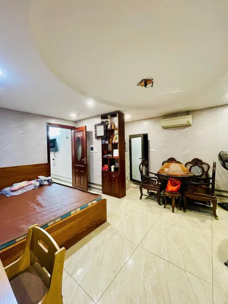 Bán căn hô tập thể gần Vũ Trọng Phụng, Thanh Xuân, nhà đẹp 3 ngủ, ô tô đỗ chân cầu thang, gần phố