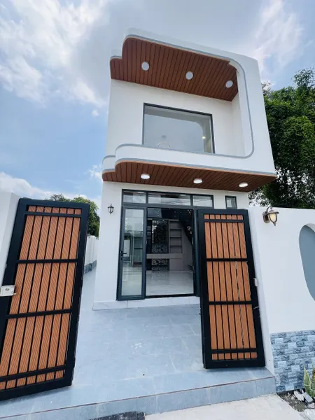 NHÀ GÓC 2 MẶT ĐƯỜNG SỔ HỒNG RIÊNG CÓ HOÀN CÔNG TTTT Cần Đước