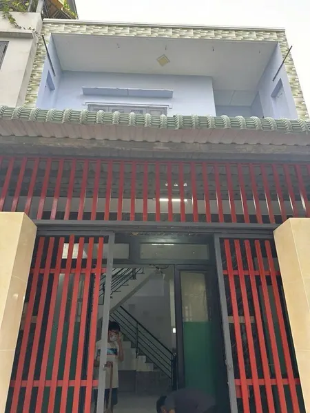 NHÀ LỚN NẰM NGAY TRUNG TÂM QUẬN 9 - ĐANG CÓ DÒNG TIỀN CHO THUÊ SẴN 9TR/THÁNG - GIÁ 2 TỶ 9 - NGAY MẶT TIỀN ĐƯỜNG - SỔ HỒNG RIÊNG - CÔNG CHỨNG NGAY