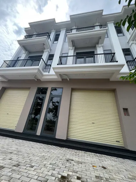 Nhà Phố 1 Trệt 2 Lầu 1 Thượng Mặt Tiền Kinh Doanh Hạ 1 Tỷ 400 Triệu Đức Hòa Long An cũ
