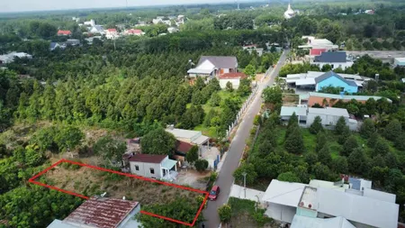 Đất gần chợ , sổ sẵn cần bán gấp