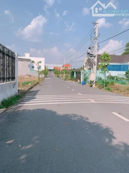 BÁN GẤP LÔ ĐẤT NGAY DT769 SÁT SÂN BAY QUỐC TẾ LONG THÀNH , DIỆN TÍCH 250M2 - GIÁ 1tỷ890.