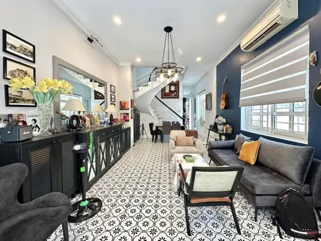 Mặt Tiền Đường Nhà 4 Tầng - DT : 61m² - giá 27 tỷ Phường 2 , Phú Nhuận