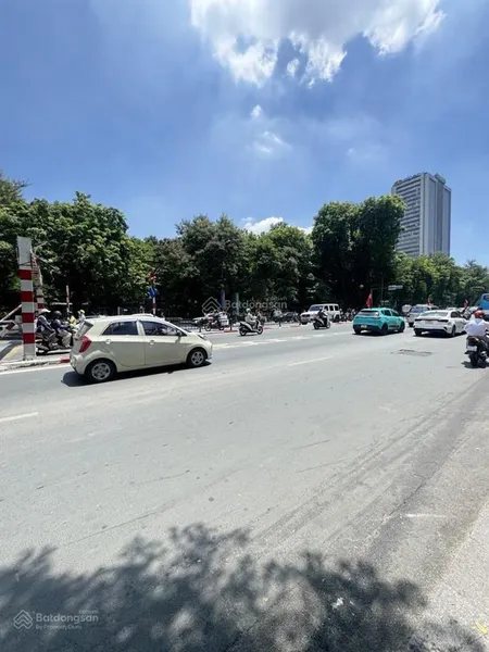 Bán đất vàng mặt phố tây sơn 650m, mặt tiền 18m, vị trí trung tâm,siêu hiếm, độc nhất vô nhị.