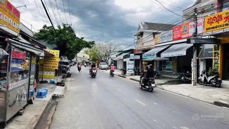 Mặt tiền kinh doanh, buôn bán thuận lợi trục chính nguyễn huệ, ngay chợ vạn thắng hơn 100 m²