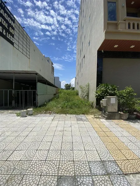 Lô mặt tiền đường biển trường sa siêu đẹp 150m2(5x30 ) đối diện resort 5*