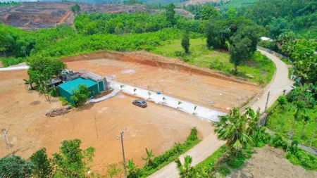 Lô đất tu vũ 2 mặt tiền trướcsau, cách đường hcm 500m, trường th yến mao 800m, cầu đồng quang 8km