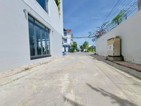 Đất ngộp giá 400tr/100m2, ở phường 2, gò công, sổ sẵn, mặt tiền đường 6m, gần đền thờ trương định