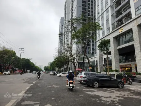 Cần bán 400m2 mặt tiền tầm 20m sổ đỏ chính chủ mặt ngõ xe máy tránh nhau.
