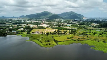 Lô góc 11.7x31m view hồ châu pha, mặt tiền 30m