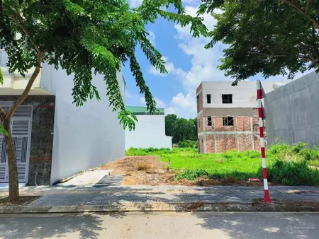 Đất ngộp dt 121m2 giá 2,1tỷ ngay mt đường hàng điều mở rộng, p11, gần resort long cung, sổ sẵn
