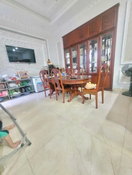 Bán Nhà Biệt Thự Mặt Phố, Ngang 9m, DT 135m2, Ngang Giá Bank TĐ, Trung Tâm Biên Hòa,