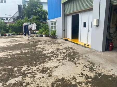 Chính chủ gửi bán nhà xưởng mt đường nhựa 30m trong khu công nghiệp xuyên á