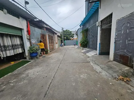 Bán nhà xưởng đang hoạt động tốt đông hưng thuận quận 12. diện tích ngang 9,2m x 20m
