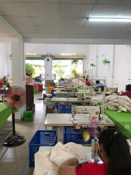 Bán gấp nhà xưởng 10x40m, mặt tiền đường xe công, gần chợ xuân thới thượng, bà điểm tp. hcm