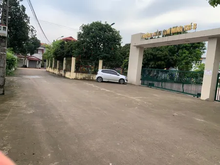 Bán đất – (Xã Minh Trí, Sóc Sơn )– 206m² – 2 Tỷ – 3 Bước Ra Trục Liên Thôn – Đường Ô Tô Tránh . + Diện tích: 206m²,sổ đỏ chính chủ,Mặt tiền rộng, vuông vắn, thoáng đẹp, phù hợp thiết kế biệt thự hoặc nhà vườn nghỉ dưỡng. + Đường trước đất rộng, ô tô tránh