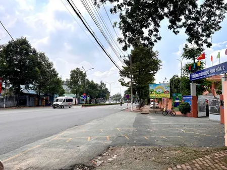 Mt kinh doanh Nguyễn Thị Minh Khai-Phú Hoà (phường Phú Lợi-TP.HCM) ngang 9m đẹp đối diện gần trường Tiểu Học Phú Hoà vị trí trung tâm đẹp