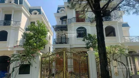 Bán nhà mặt phố thọ tháp, dt 200m2 x 4 tầng, mặt tiền 14m, giá 80 tỷ.
